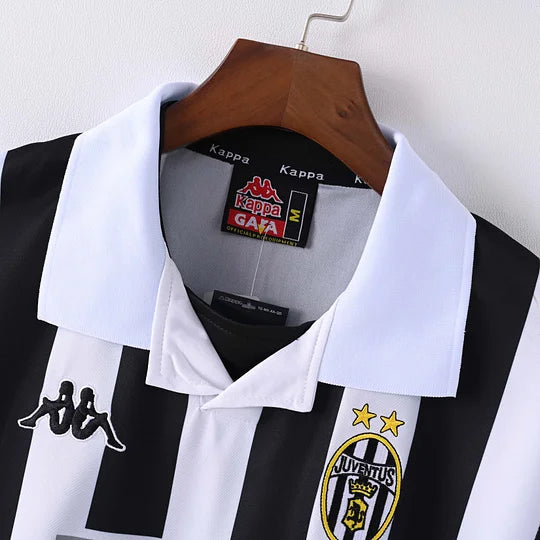 1999/2000 Retro Juventus Home Football Shirt