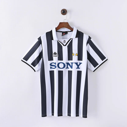 1996/1997 Retro Juventus Football Shirt Home